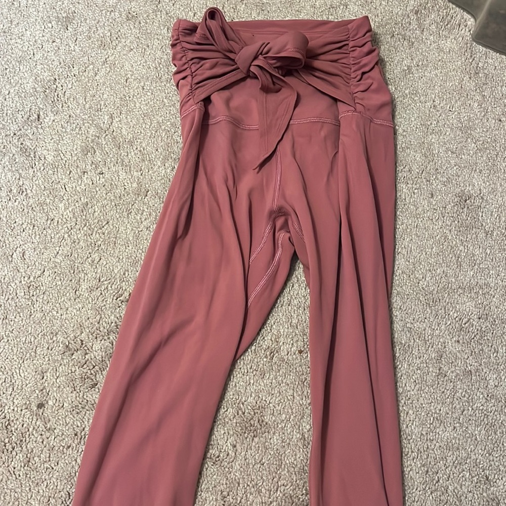 Lulu lemon align criss cross front leggings!